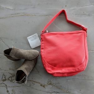 Thirty-One Calypso Coral Pebble Purse